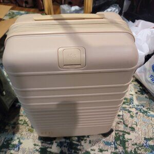 BEIS The Carry-On Roller Suitcase 22"
